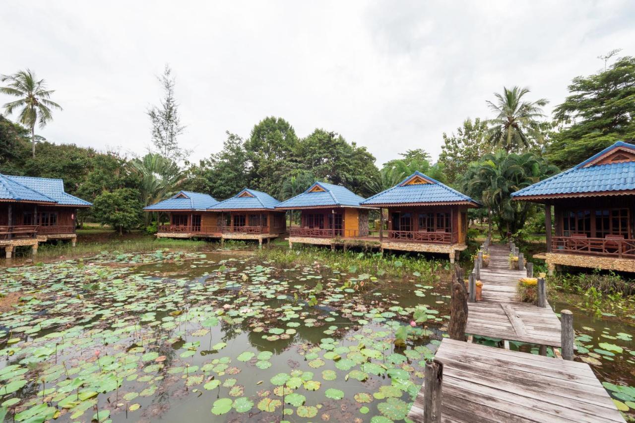 Oyo 75336 Blue Resort & Spa Koh Chang Exterior foto